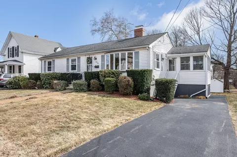 49 Oak St, Wakefield, MA 01880