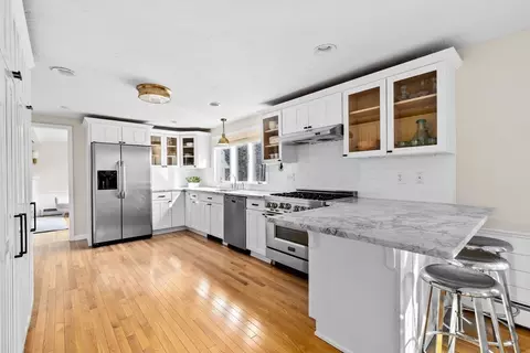 31 Park Cir, Hingham, MA 02043 photo 4
