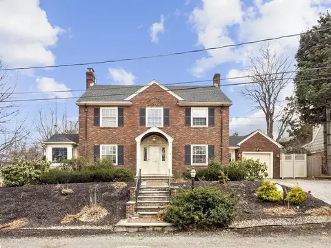368 W Roxbury Pkwy, West Roxbury, MA 02132