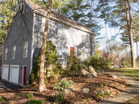 495 Old Farm Rd, Amherst, MA 01002