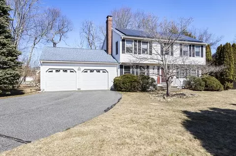 8 Pheasant Run Rd, Medway, MA 02053