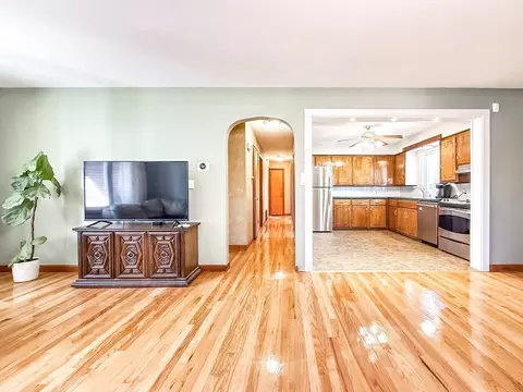 16 Elliot Ave, Chicopee, MA 01020 photo 2