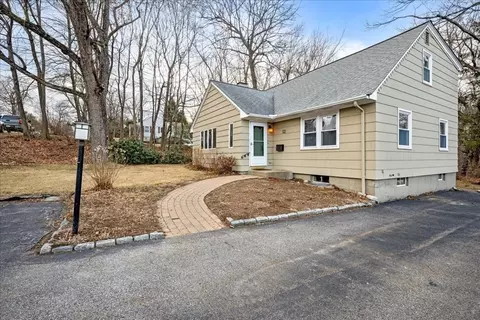 52 Wyoming St, Holden, MA 01520
