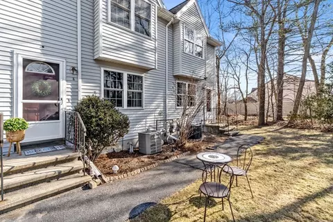 5 Kennedy Dr #6, Chelmsford, MA 01863