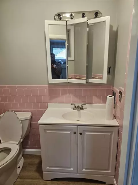 Bath - 603 Ray St, Fall River, MA 02720 photo 2 of 3