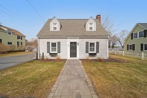 35 Tewksbury St, Andover, MA 01810