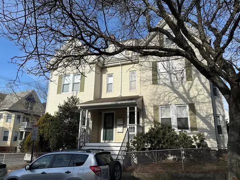 4 Lee St #2, Somerville, MA 02145