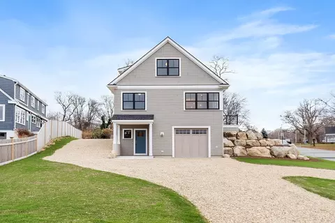 8 Old Garden Rd, Rockport, MA 01966