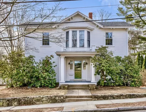 62 Linden St, Reading, MA 01867