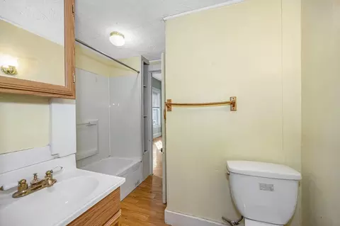 Bath - 62 Linden St, Reading, MA 01867 photo 2 of 2