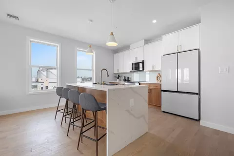 439 Chelsea St #2, Boston, MA 02128
