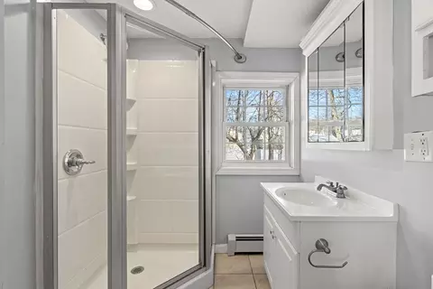 Bath - 10 Capen Ln, Dedham, MA 02026 photo 2 of 3