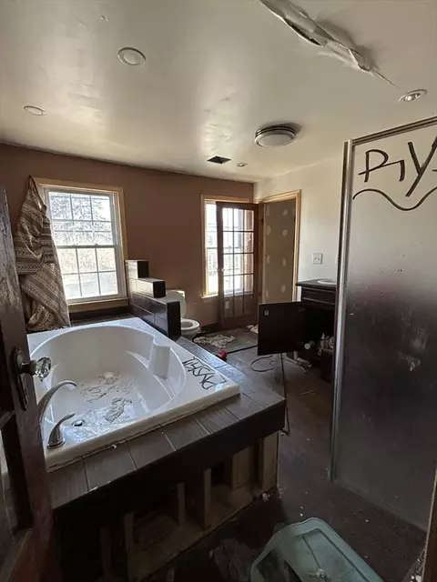 65 West St, Ware, MA 01082 photo 18