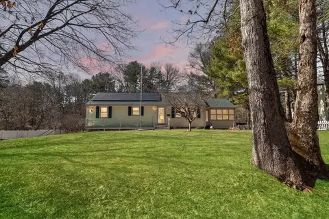 81 Prentice Rd, Whitinsville, MA 01588