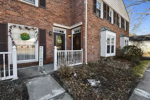 19 Smithfield Ct #19, Springfield, MA 01108