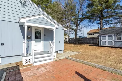 Exterior - 86 Wayside Rd, Worcester, MA 01605 photo 6 of 9