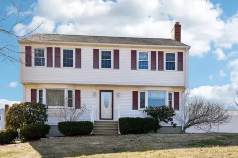 6 Waterview Dr, Medway, MA 02053