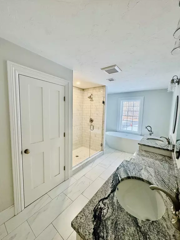 Bath - 200 Randall Rd, Berlin, MA 01503 photo 2 of 4