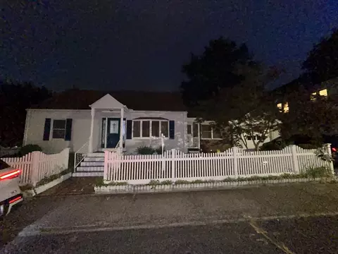 132 Hamburg St, Springfield, MA 01107