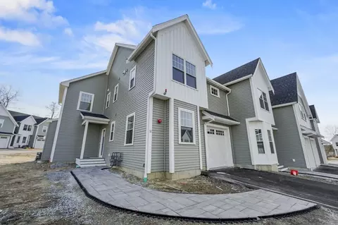 32 Derby Dr #32, Woburn, MA 01801
