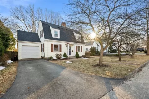 8 Stoneleigh Rd, Worcester, MA 01606
