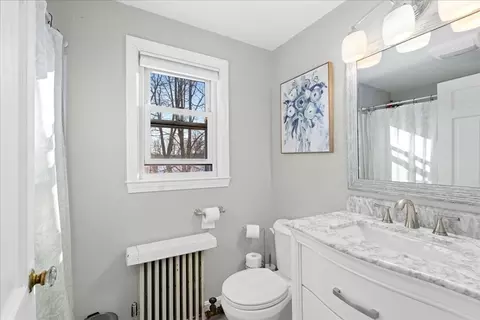 Bath - 8 Stoneleigh Rd, Worcester, MA 01606 photo 1 of 2