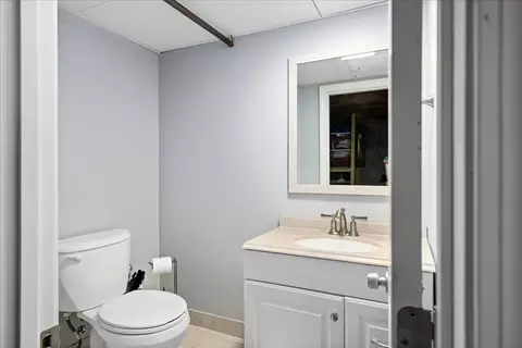 Bath - 8 Stoneleigh Rd, Worcester, MA 01606 photo 2 of 2