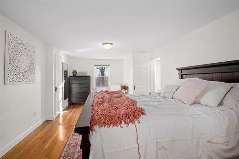 Bedroom - 8 Stoneleigh Rd, Worcester, MA 01606 photo 2 of 5