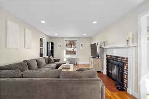 Living - 8 Stoneleigh Rd, Worcester, MA 01606 photo 1 of 2