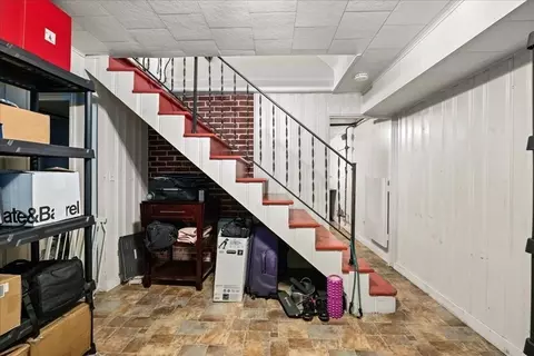 Entry Way - 8 Stoneleigh Rd, Worcester, MA 01606 photo 4 of 4