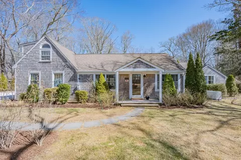 108 Main St, Barnstable, MA 02635