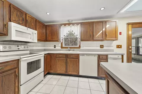 428 Orchard St, Raynham, MA 02767
