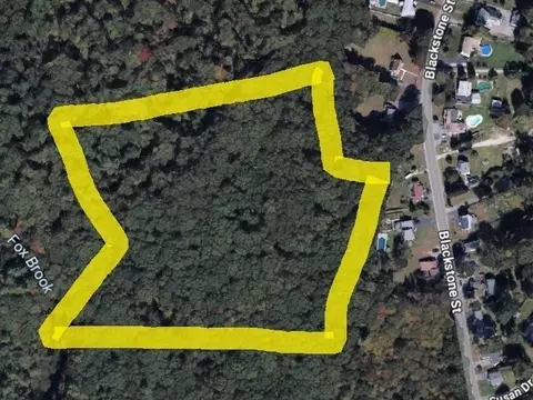 1 3 5 Old Lincoln St, Blackstone, MA 01504