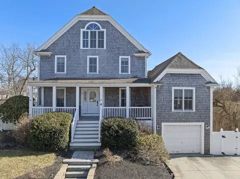 31 Bradford St, Marshfield, MA 02050