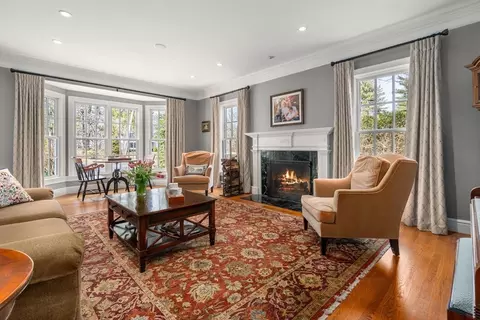 22 Laurel Rd, Weston, MA 02493 photo 4