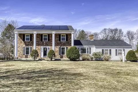 4 Crownridge Rd, Westborough, MA 01581