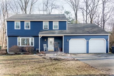 27 Spruce Ln, Holden, MA 01520