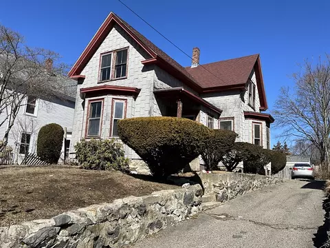 107 West St, Boston, MA 02136