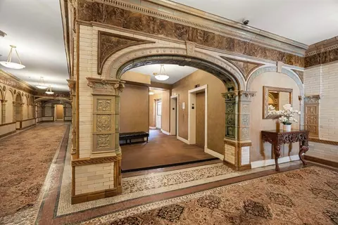 Entry Way - 4 Charlesgate E #407, Boston, MA 02215 photo 3 of 5
