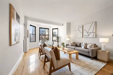 Living - 4 Charlesgate E #407, Boston, MA 02215 photo 2 of 5