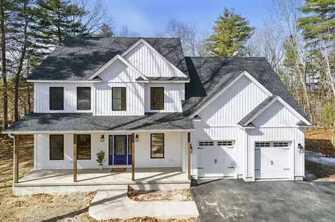 2 Lawrence Cir, Amherst, MA 01002