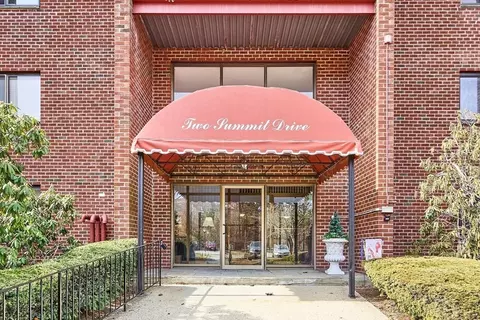 2 Summit Dr #47, Reading, MA 01867