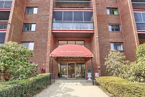 2 Summit Dr #47, Reading, MA 01867 photo 2