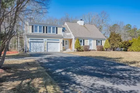 47 Redberry Ln, Barnstable, MA 02648