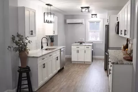 203 S Loomis St, Southwick, MA 01077