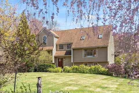 12 Douglas Ave, Wilmington, MA 01887