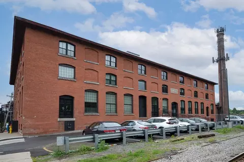 55 Sterling St #111, Clinton, MA 01510