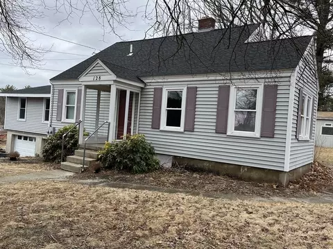 128 Hartford Ave, Hopedale, MA 01747