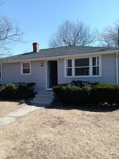 4 Mercier St, Dracut, MA 01826