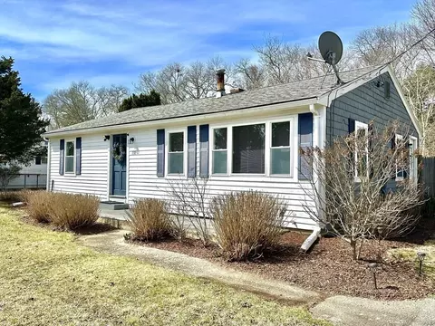 138 Homestead Ln, Teaticket, MA 02536